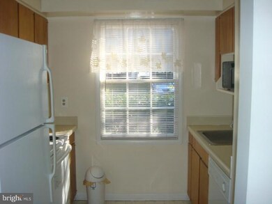 8546 Barrington Ct unit 930, Springfield, VA 22152 - photo 4