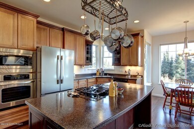 Fabulous kitchen w/center cooking island