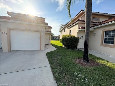 685 Luisa Ln unit 4, Naples, FL 34104 - photo 2