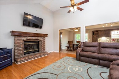 626 W Sierra Ct, Raymore, MO 64083 - photo 4