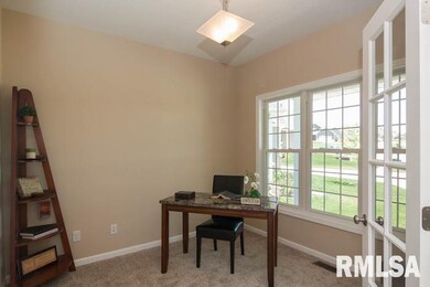 1506 Shamrock Dr, Davenport, IA 52807 - photo 2