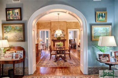 Arched doorway to dining room