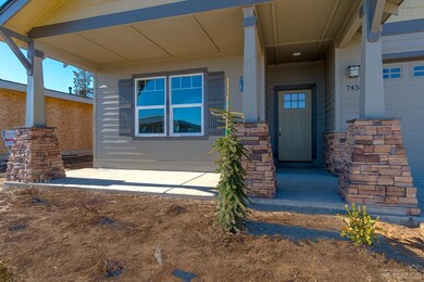 745 NW Rimrock Dr, Redmond, OR 97756 - photo 2