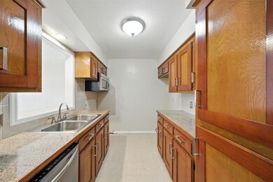 10666 Hazelhurst Dr unit 22, Houston, TX 77043 - photo 5