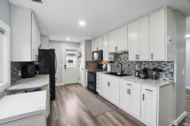 202 E Pickwick Dr, Syracuse, IN 46567 - photo 6