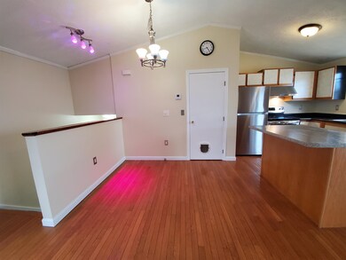 164 Maple St unit C, Manchester, NH 03103 - photo 6