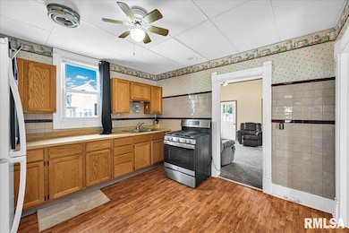 704 S Main St, Lewistown, IL 61542 - photo 6