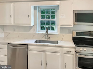 4160 Nichols Ct, Dumfries, VA 22026 - photo 6