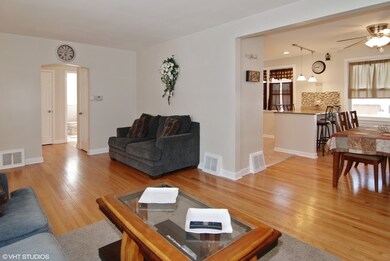 9857 Drury Ln, Westchester, IL 60154 - photo 4