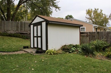 610 E 26th St S, Newton, IA 50208 - photo 3