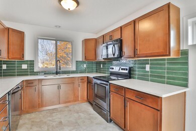Kitchen1_2.JPG