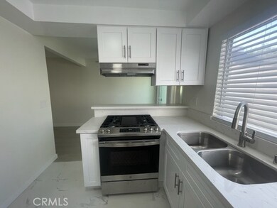 17061 Grove Cir unit 4, Huntington Beach, CA 92647 - photo 4