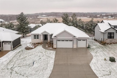 2922 Diamondback Rd, Hiawatha, IA 52233 - photo 3