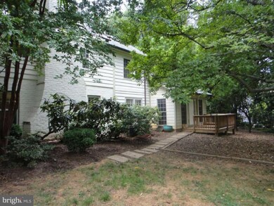 11113 Waycroft Way, Rockville, MD 20852 - photo 2