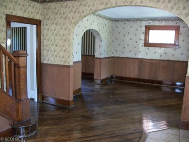 Entrance and living room