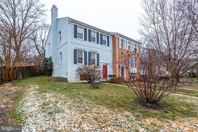 2428 Falls Place Ct, Falls Church, VA 22043 - photo 3