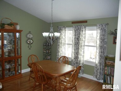2811 W 63rd St, Davenport, IA 52806 - photo 7