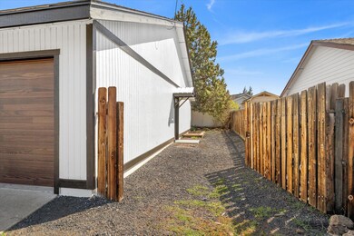 1530 SW 21st Place, Redmond, OR 97756 - photo 3