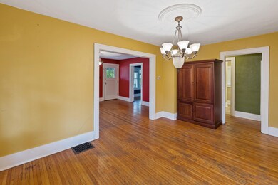 922-W-Broadway-12