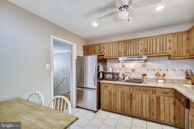 1902 Rampart Dr, Alexandria, VA 22308 - photo 3