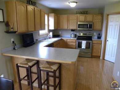 820 SE 44th St, Topeka, KS 66609 - photo 3