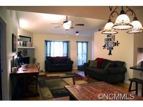Living Room w/Vaulted Ceilings