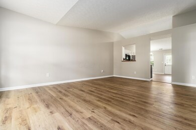 1409 Hackworth St, Columbus, OH 43207 - photo 4