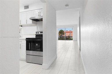 5201 Geneva Way unit 211, Doral, FL 33166 - photo 6