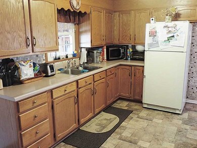 106 Halsey Rd, Woonsocket, RI 02895 - photo 2