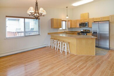 Kitchen & Dining
