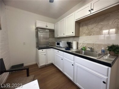 2125 Elm Ave unit 1, Las Vegas, NV 89101 - photo 3