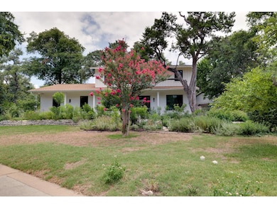 View of front facade with a front yard and covered porch