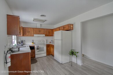 32 Hancock Dr unit B, Whiting, NJ 08759 - photo 2