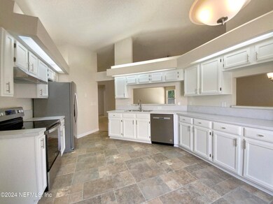 8217 Lakemont Dr, Jacksonville, FL 32216 - photo 2