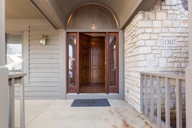 1307 Lakeside Ct, Worthington, OH 43085 - photo 4