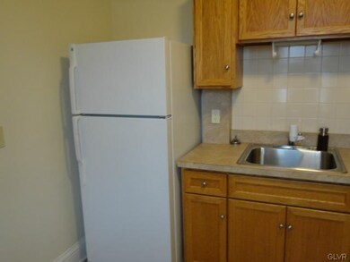 208 Mauch Chunk St unit 1st Floor, Nazareth, PA 18064 - photo 5