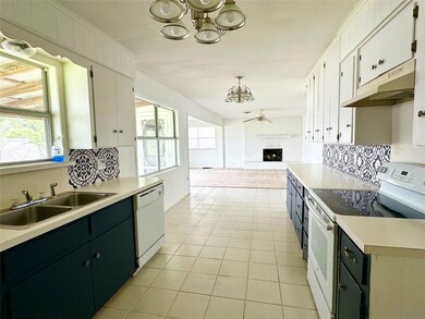 1105 Kiowa Dr W, Gainesville, TX 76240 - photo 4