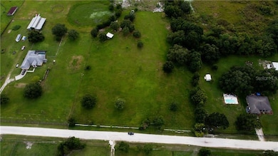 7629 Hackamore Rd, Zephyrhills, FL 33541 - photo 2