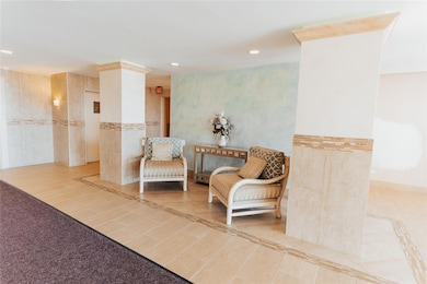 Oakwood Apartment Corp. unit 3R, Long Beach, NY 11561 - photo 2