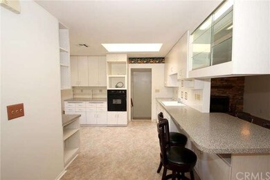 SPACIOUS KITCHEN 