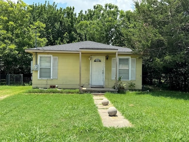 605 S Howeth St, Gainesville, TX 76240 - photo 2