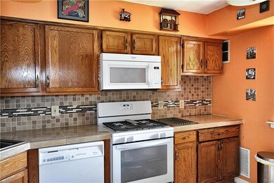 1590 Alta Dr unit 19, Whitehall, PA 18052 - photo 7