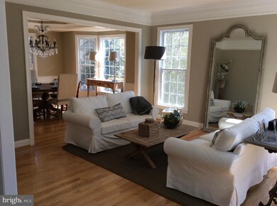 1108 Hillcrest Dr SW, Vienna, VA 22180 - photo 4