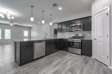 13833-Vicki Brewer-Kitchen-2