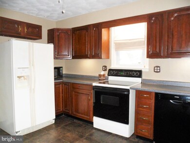 418 N Hanover St, Hershey, PA 17033 - photo 3