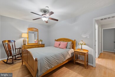 9008 Levelle Dr, Chevy Chase, MD 20815 - photo 7