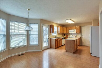 Kitchen and Eat-In