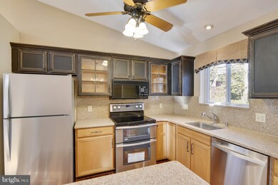 112 Maple Dr, Annapolis, MD 21403 - photo 2