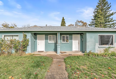 1048 W 13th St, Medford, OR 97501 - photo 2