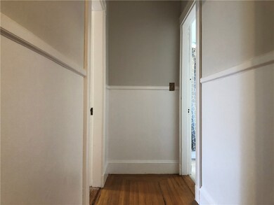 7 Mount Vernon St unit 2, Newport, RI 02840 - photo 5
